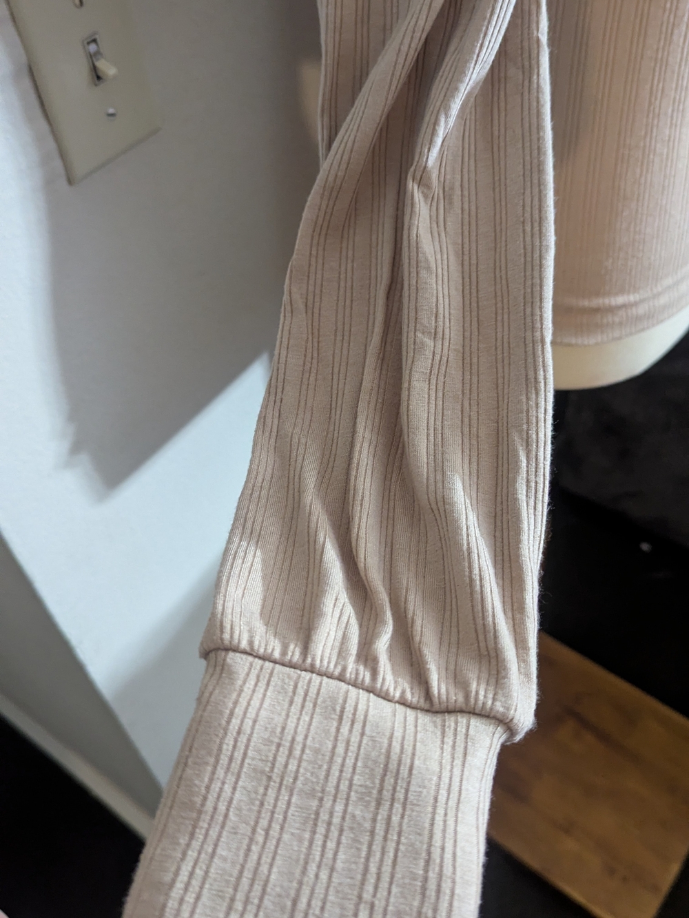 On 34th Beige Ribbed Long Sleeve Top Gold Button Shoulder Coquette XS - Picture 3 of 5